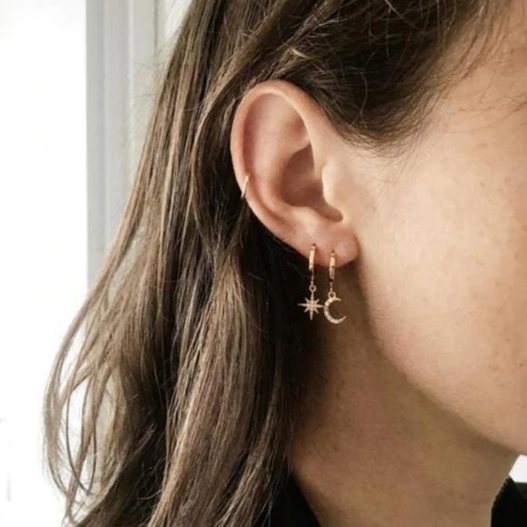 NEW 18K GOLD DIAMOND MOON STAR HOOPS - Picture 3 of 5